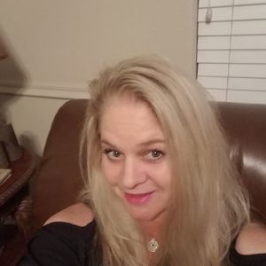 Meet your Posher, Candace